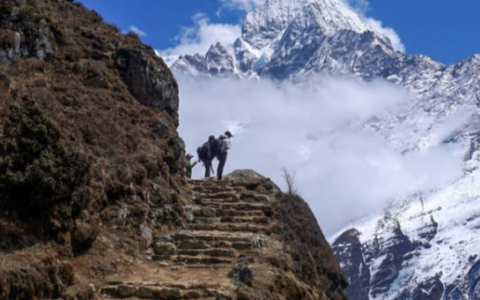 數百登山者被困喜馬拉雅山  登山者被困的原因是什么？